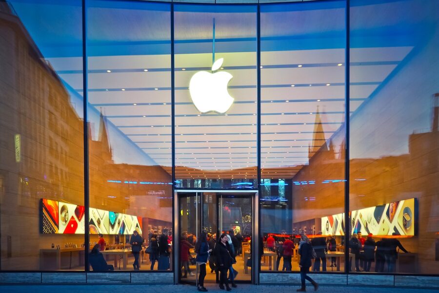 Apple hit $3 Trillion m-cap on Monday
