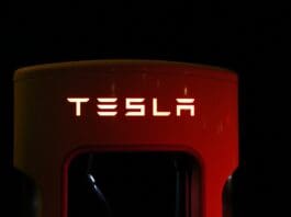 Tesla opens a new showroom in Xinjiang