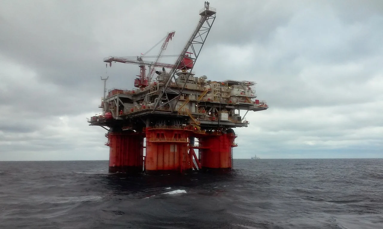 Oil dips again amid the myriad of global factors