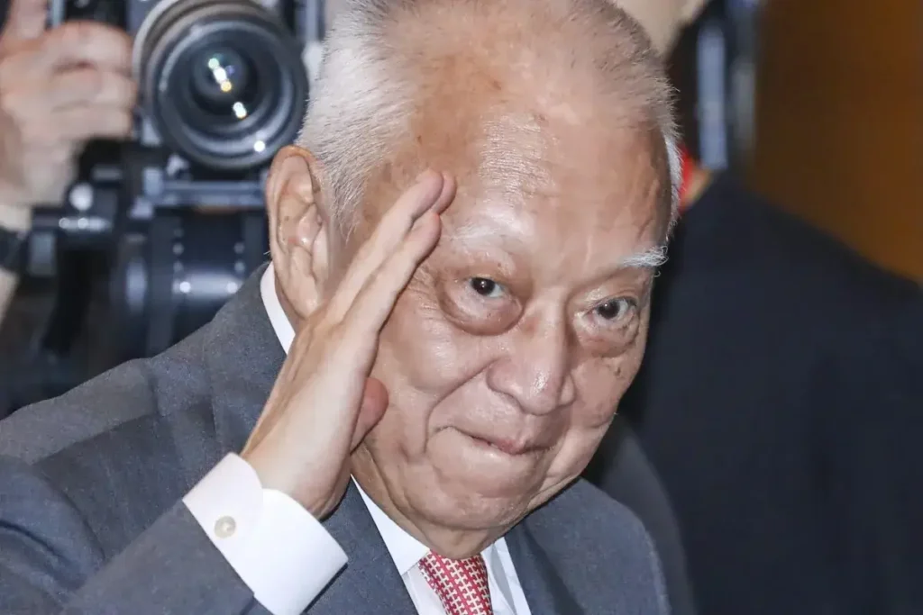 Tung Chee Hwa & Chee Chen - richest families in Asia