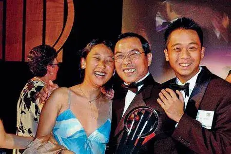 Tony Tan Caktiong & family - Richest Persons in Philippines
