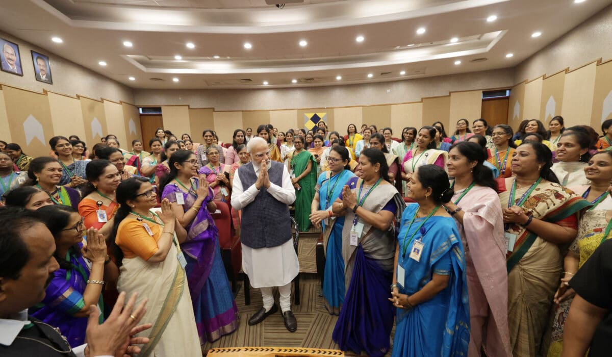 Women Scientists IRSO India meet PM Modi after landing Chandrayaan 3