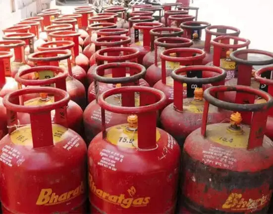 LPG cylinders prices cut down