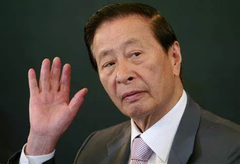 Lee Shau Kee - Richest Persons in Hong Kong