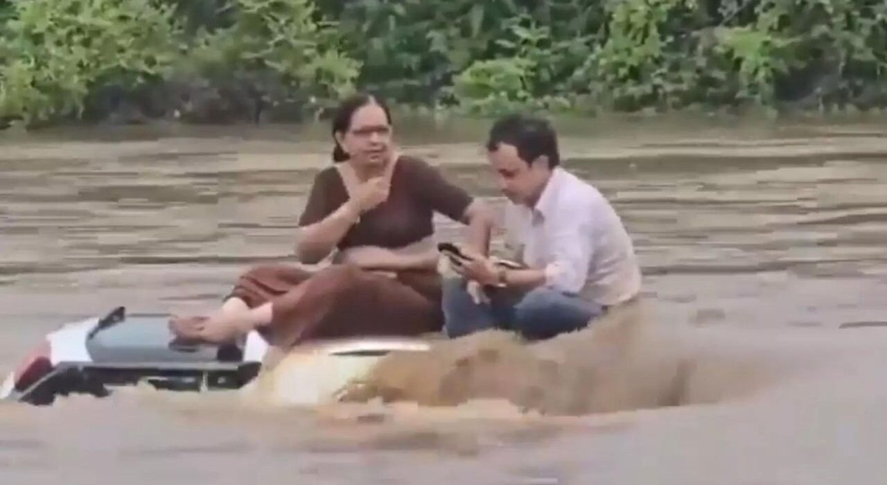 Unbothered couple rescued at Sabarkantha flood rescue operation after residing on car roof for two hours