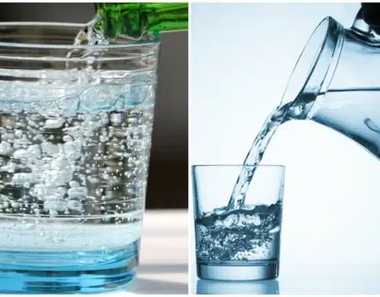 What are the differences between sparkling water and still water?