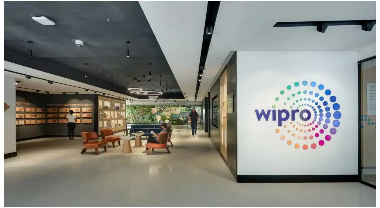 Shares of Wipro trade ex-bonus, but stay range bound