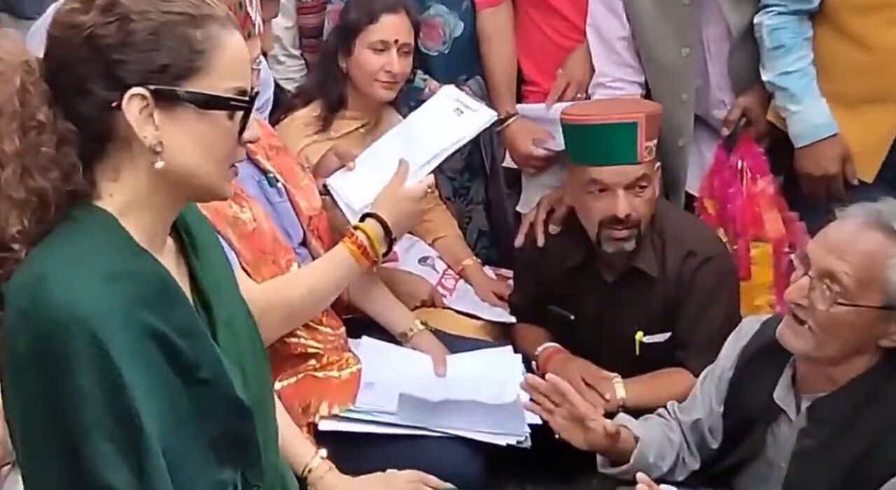 People Slams Kangana Ranaut Over Arrogant Behavior towards 80-year-old man Sits At Her Feet in Grievance Redressal Meet
