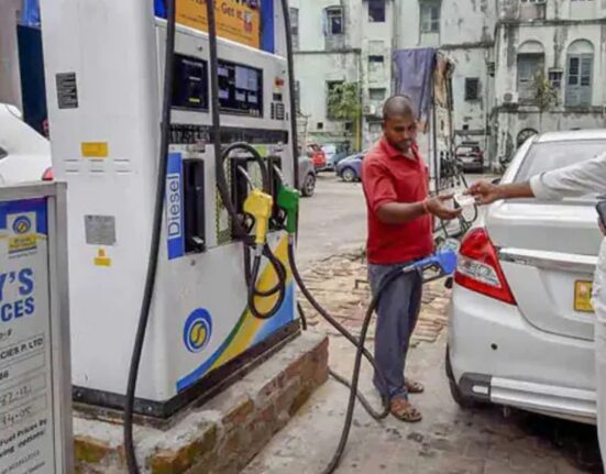 62 Lakh overage vehicles not get Diesel Petrol in Delhi From today