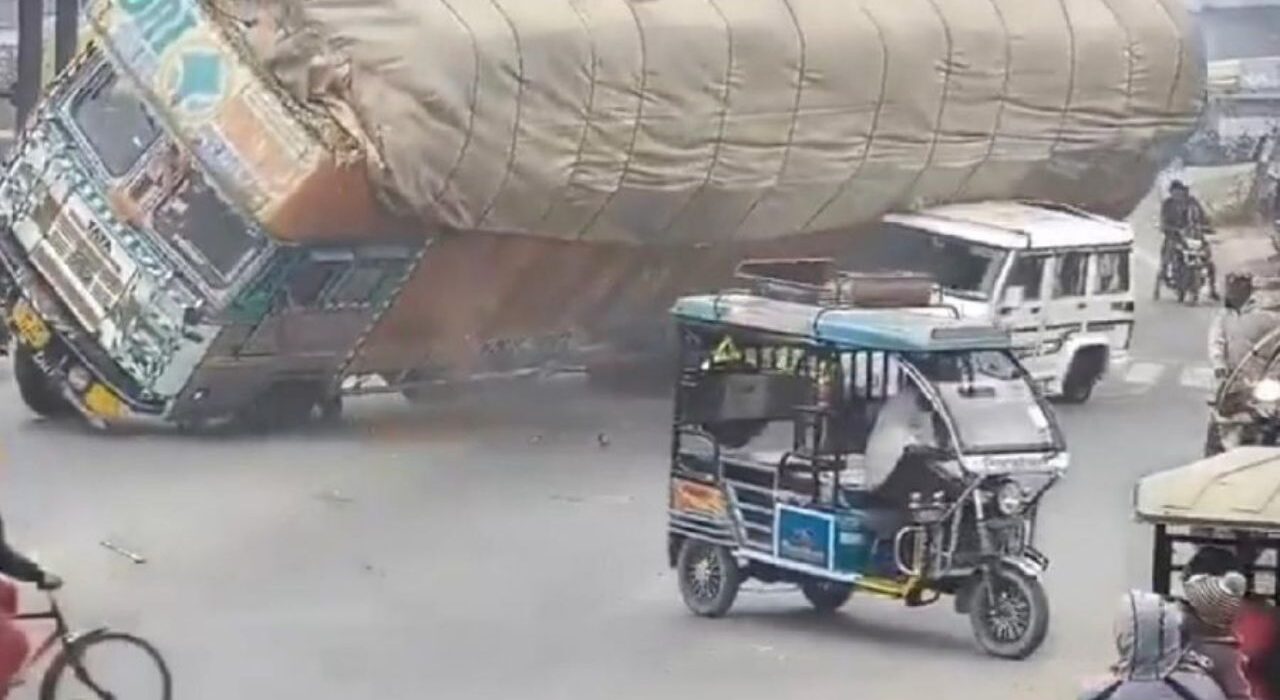 Overloaded Truck Crushes Bolero, Killing Driver in Rampur