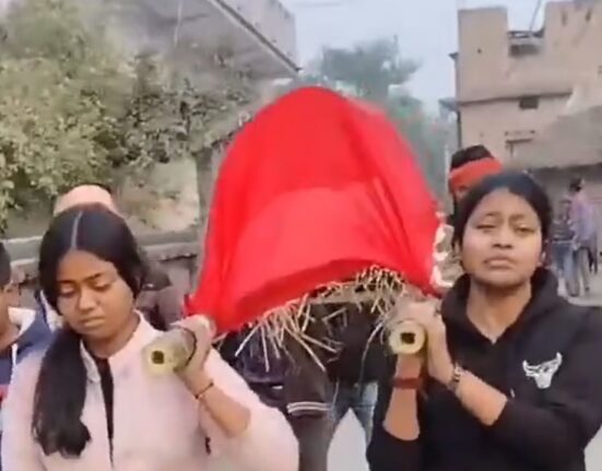 Orphaned Sisters Carry Mother's Bier Alone in Bihar Village