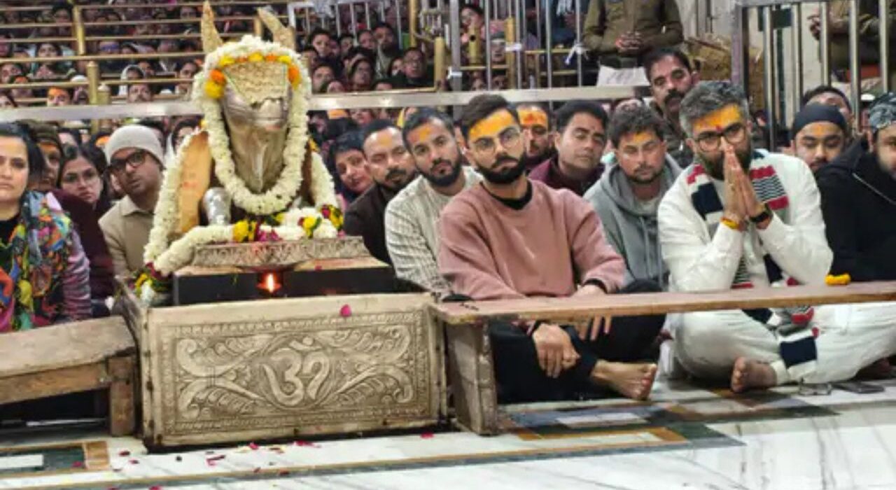 Virat Kohli and Kuldeep Yadav Pray at Mahakaleshwar Temple Before Decider ODI