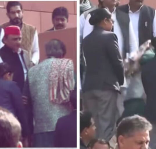 Akhilesh Yadav Helps Shashi Tharoor After Parliament Stairs Slip