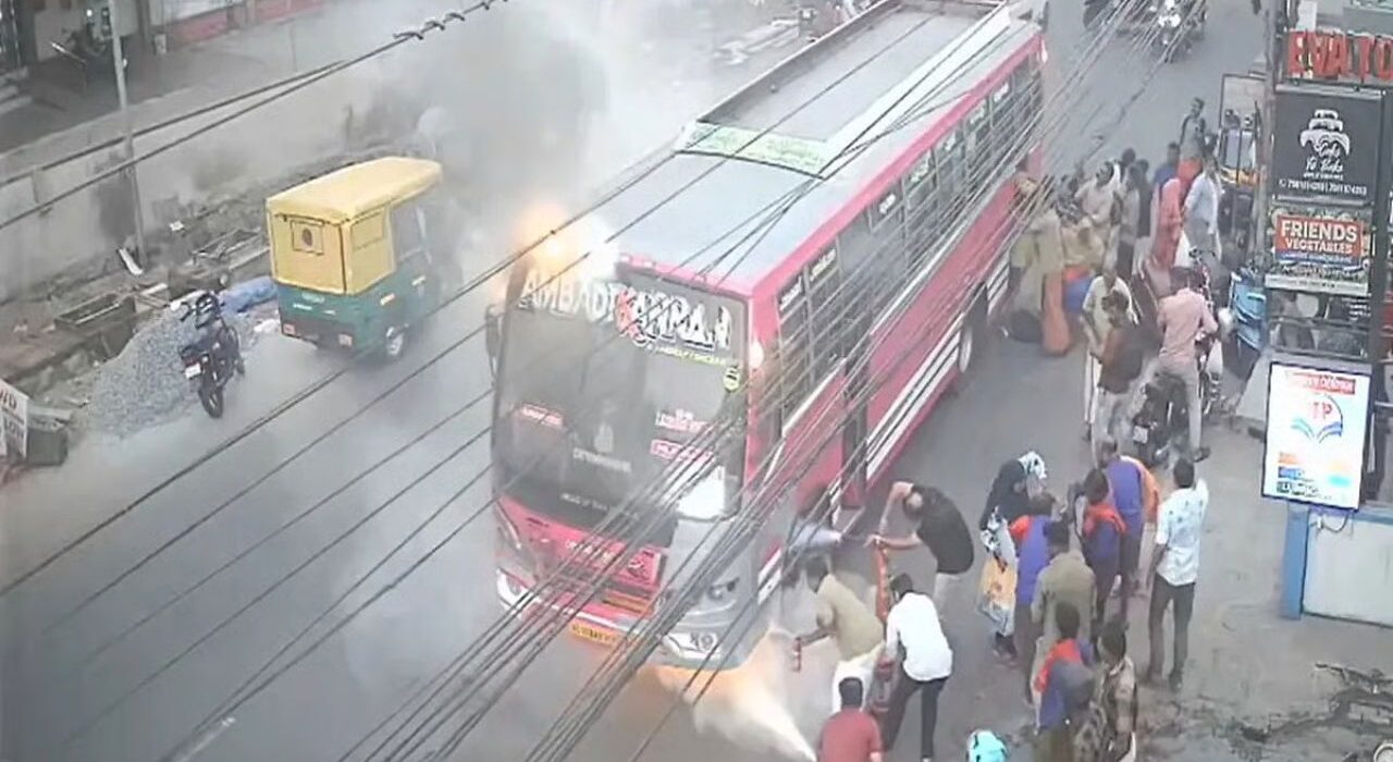 Kerala Locals Extinguish Bus Fire and Save 30 Passengers in 50 Seconds