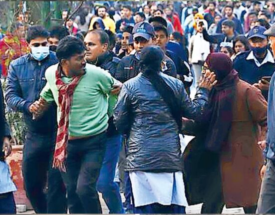 Midnight Fight at Delhi University: UGC Law Triggers Student Protests, Beat Female YouTuber