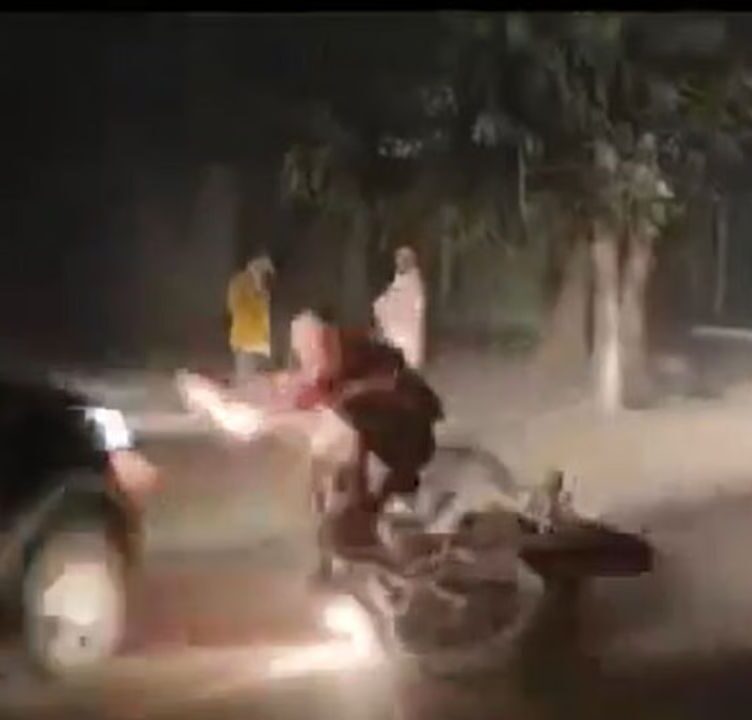 Motorcyclist Narrowly Escapes SUV After Skidding on Etawah Road Gravel