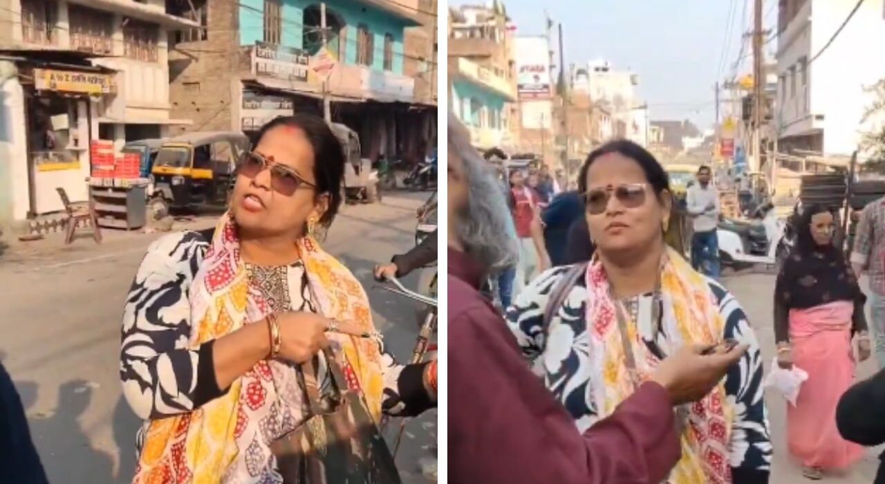 Psycho Mother Forced Crying Daughter to Carry Bricks in Bihar Market