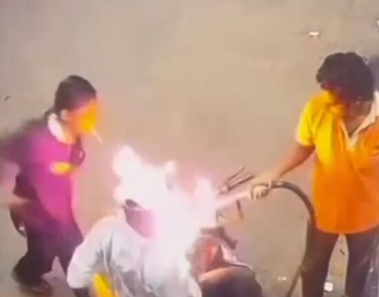 Raipur Petrol Pump Shocking News: Girl Throws Lighter Into Fuel Tank, Set fire on Motorcycle