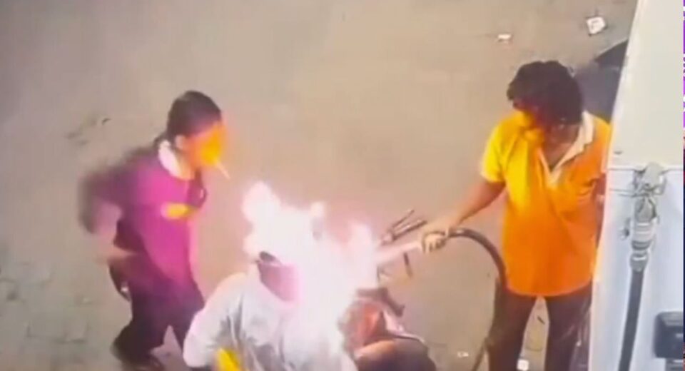Raipur Petrol Pump Shocking News: Girl Throws Lighter Into Fuel Tank, Set fire on Motorcycle