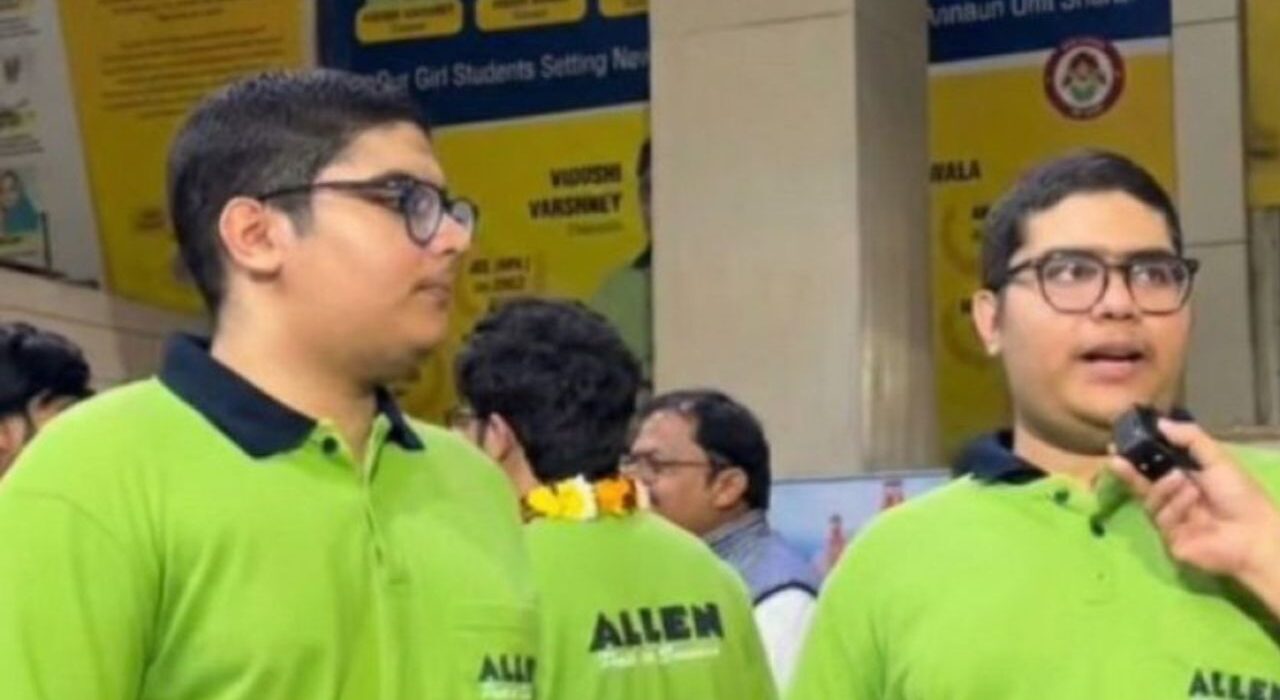 Twin Brothers Score Identical 99.998 Percentiles in JEE Mains, One Eyes IAS After IIT