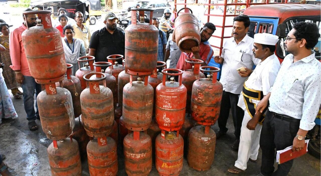 100 LPG cylinders seized from black market sellers in Patiala