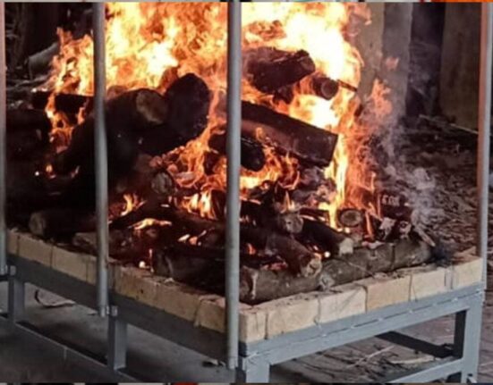 Bihar Agents Sell Cremation Charcoal to Patna Eateries for Cooking