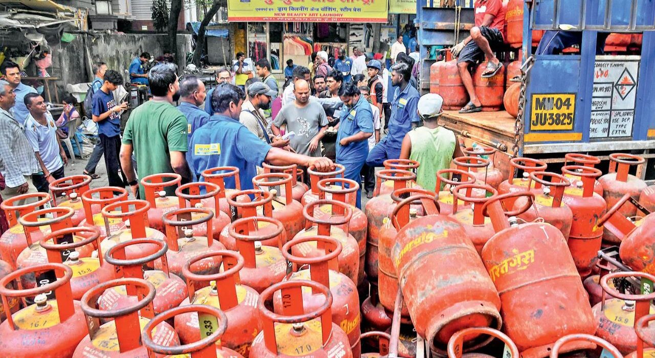 India Clarifies No Changes to LPG Refill Timelines Amid Rumors