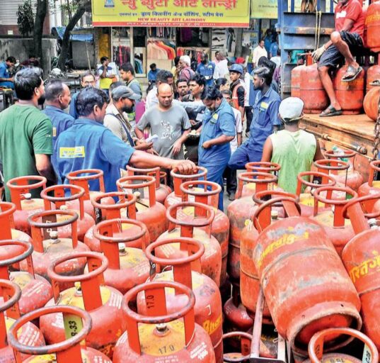 India Clarifies No Changes to LPG Refill Timelines Amid Rumors