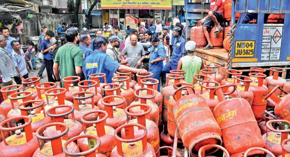India Clarifies No Changes to LPG Refill Timelines Amid Rumors