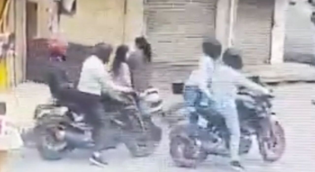 Kanika Mehta assaulted and robbed of gold bangle by four motorcycle men in Delhi