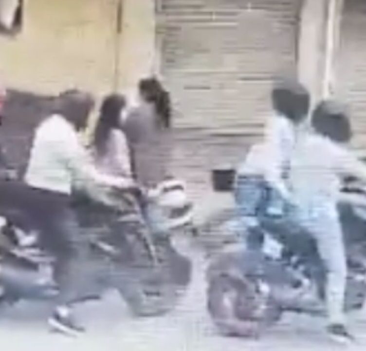 Kanika Mehta assaulted and robbed of gold bangle by four motorcycle men in Delhi