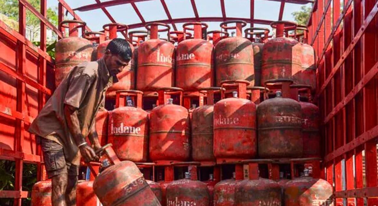 LPG Shortage Threatens Restaurants in Bengaluru and Chennai, Owners Claim