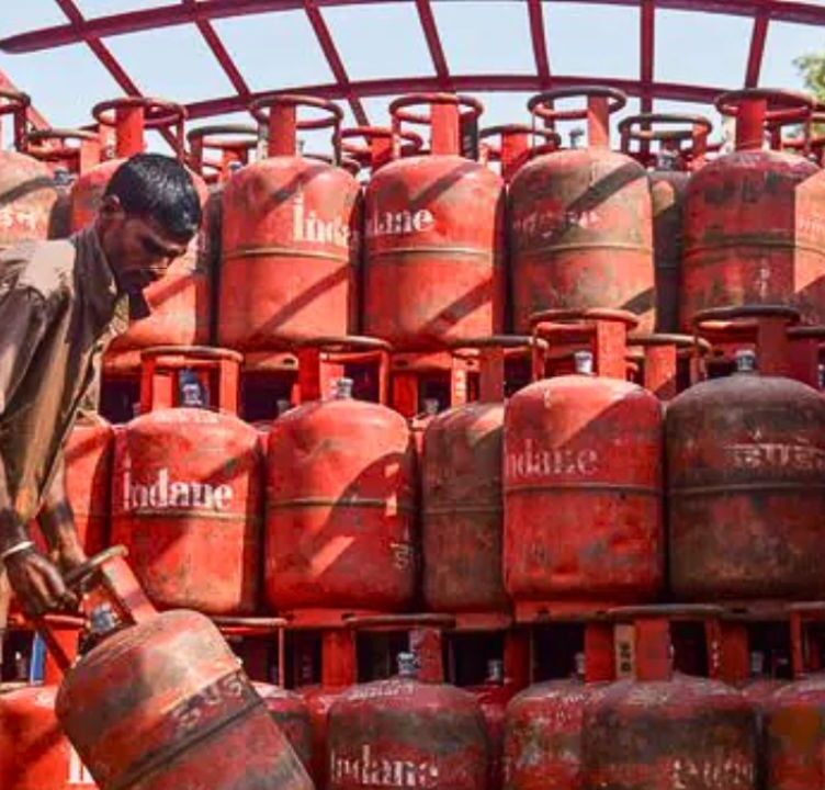LPG Shortage Threatens Restaurants in Bengaluru and Chennai, Owners Claim