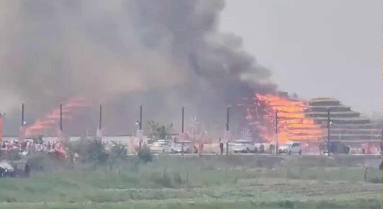 Massive fire breaks out during Mahayagya at Rajghat in Ayodhya, destroying 1,251 havankund