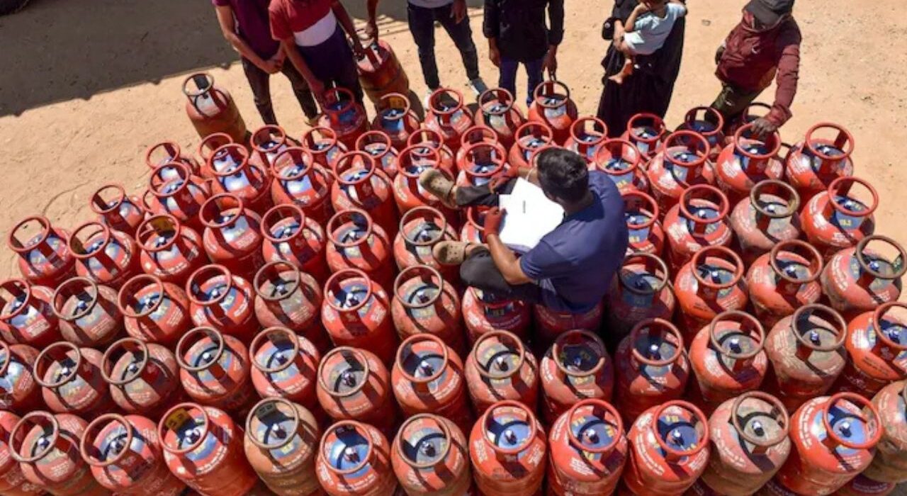 Mundka LPG Hoarding Exposed: Delhi Police Seize 610 Cylinders in Major Crackdown