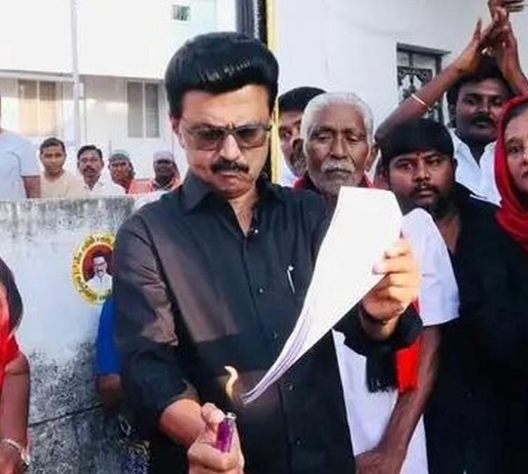 CM Stalin burns copy of Delimitation Bill in Namakkal