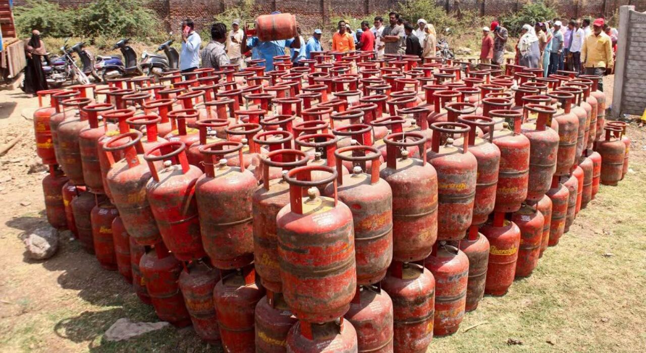 Commercial LPG Prices Jump Up to Rs 218 Across India Amid US-Iran Conflict