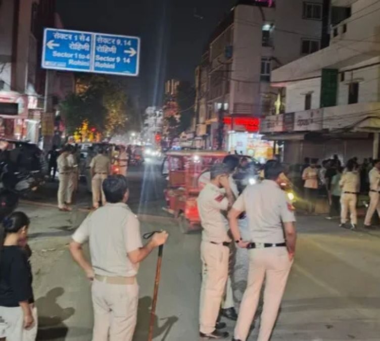 Delhi Police Sub-Inspector Slaps Old Age Shopkeeper in Parking Clash