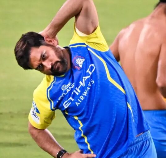 MS Dhoni Returns from Injury for CSK-MI Clash at Wankhede