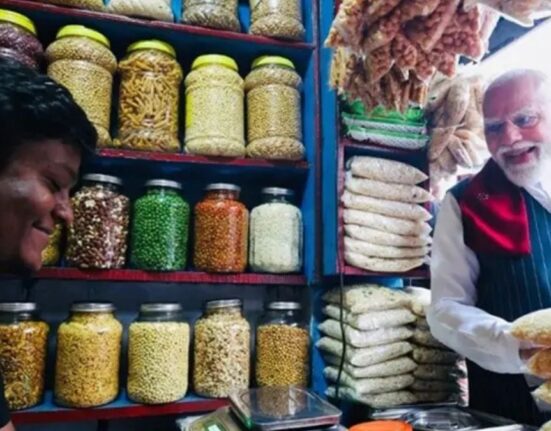 Modi Stops for Jhalmuri at Bengal Roadside Stall After Rallies