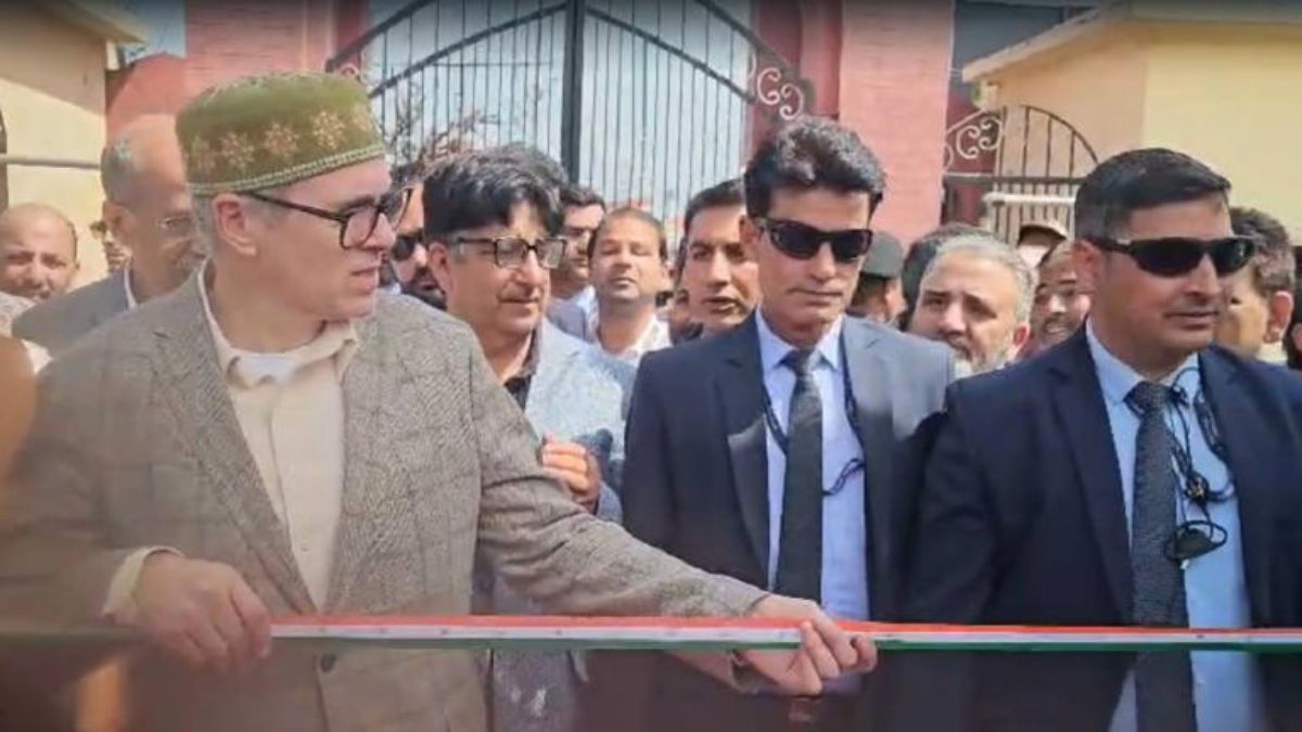 Omar Abdullah Unties Tricolour Ribbon to Respect Flag at Srinagar Event