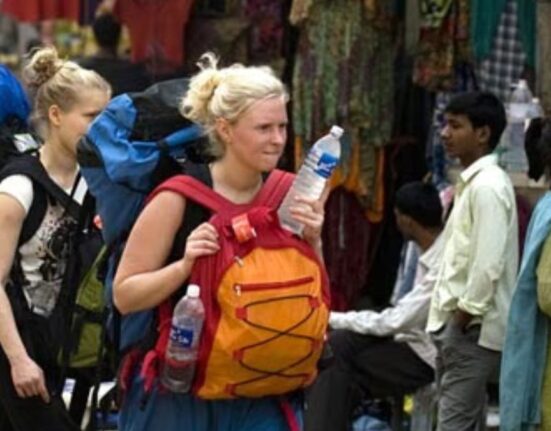 Three foreign women in Delhi harassed by a man fight back and chase him while bystanders watch