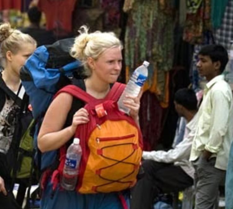 Three foreign women in Delhi harassed by a man fight back and chase him while bystanders watch