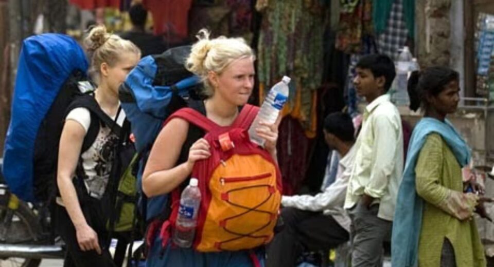 Three foreign women in Delhi harassed by a man fight back and chase him while bystanders watch