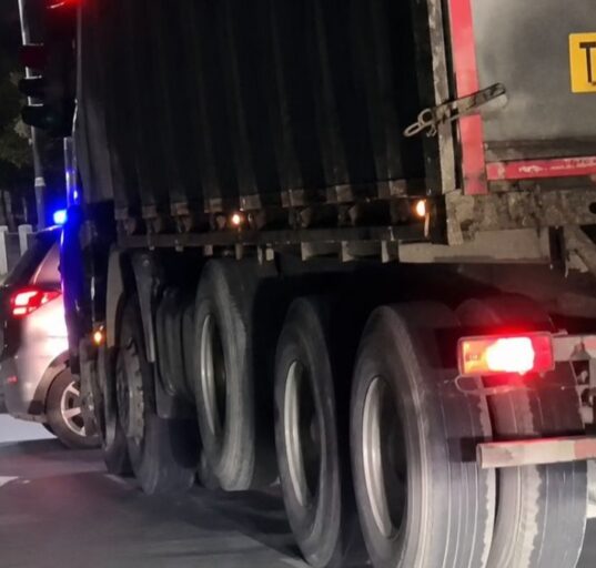 Hyva Truck Dragged the Car for 200 Meters on Palasuni Bridge