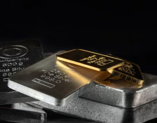 India Raises Gold and Silver Import Duties to 15% Amid Rupee Slump