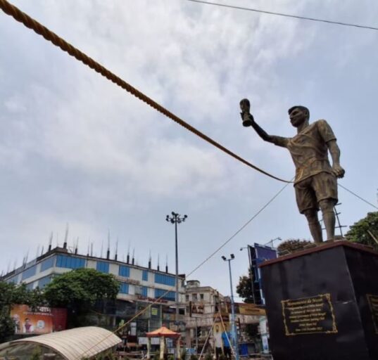 Kolkata 70-Foot Messi Statue Secured with Ropes After Swaying in Winds