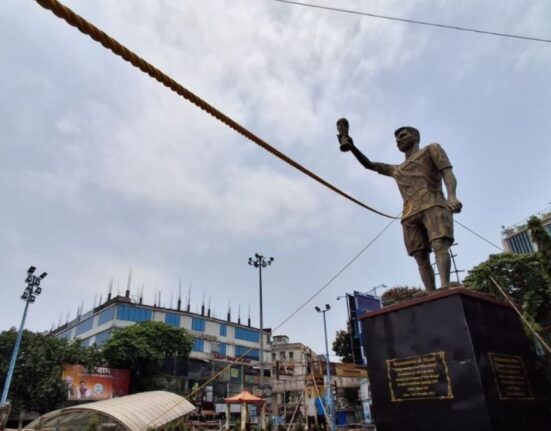 Kolkata 70-Foot Messi Statue Secured with Ropes After Swaying in Winds