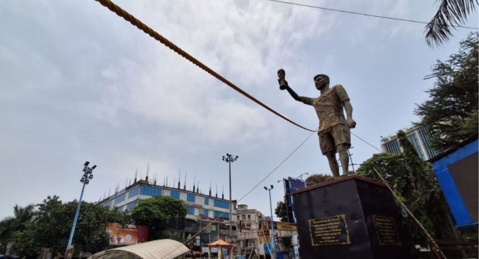 Kolkata 70-Foot Messi Statue Secured with Ropes After Swaying in Winds