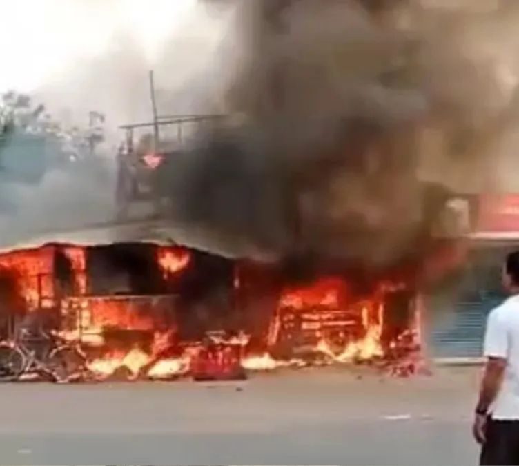 LPG Cylinder exploded at fast food center near Kapra X roads